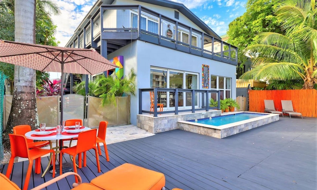 Hendricks and Venice Isles Apartment | Orange Dream on the Water