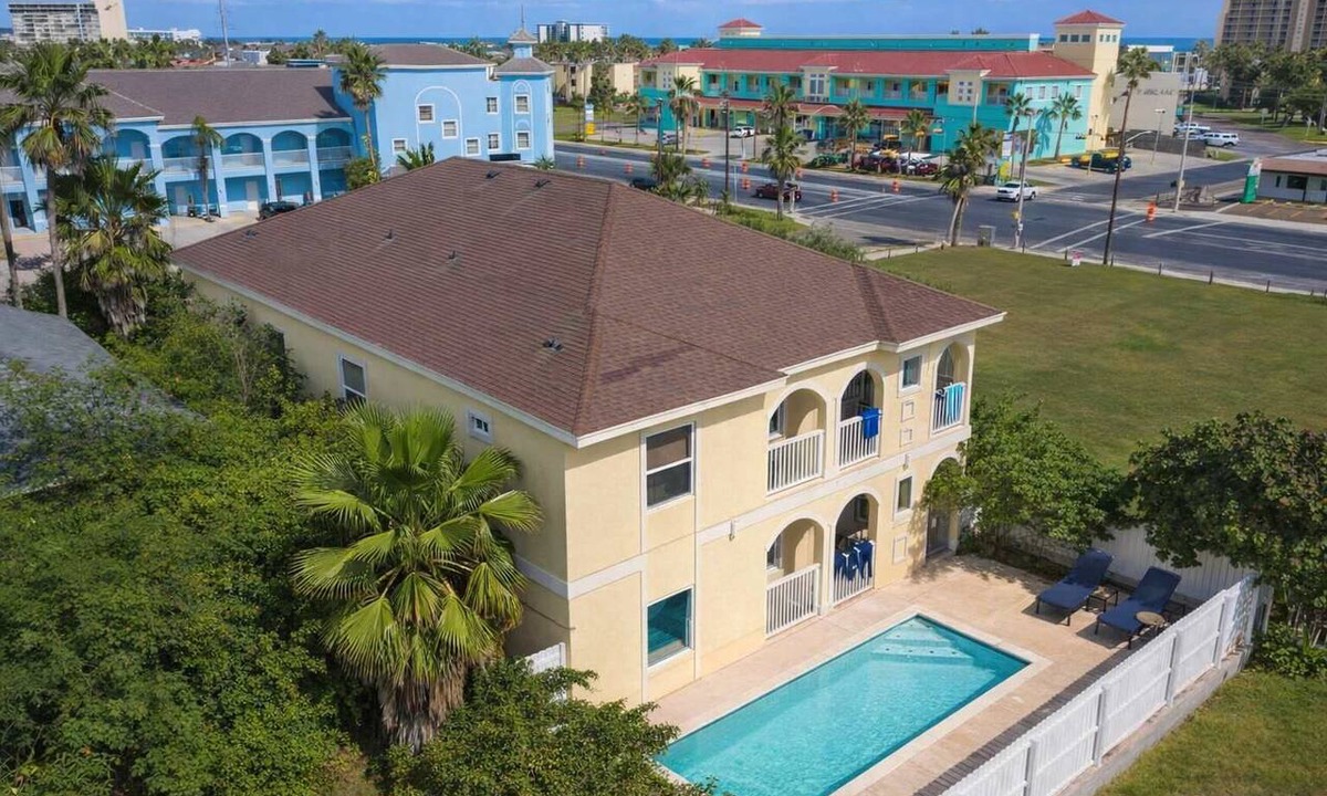 South Padre Island Condo | " Oversized 2 Bedroom " Modern " Pool Near Beach