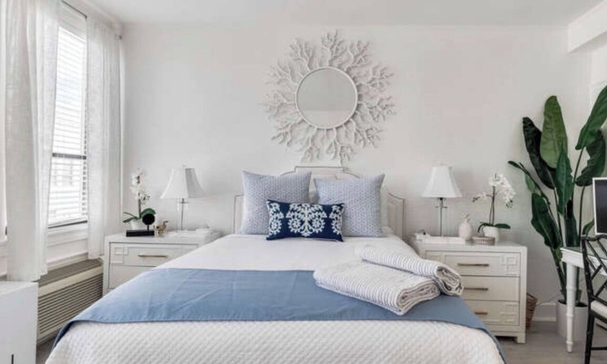 Palm Beach Apartment | Palm Beach Chic Studio-kitchenette,pool,fast WiFi,Valet parking,walk to beach