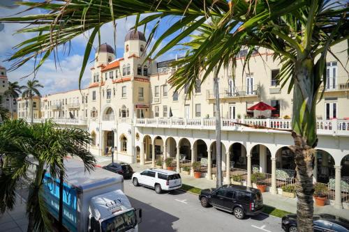Palm Beach Apartment | Palm Beach Hotel Petite Retreat 2 blocks to beach! Historic Landmark