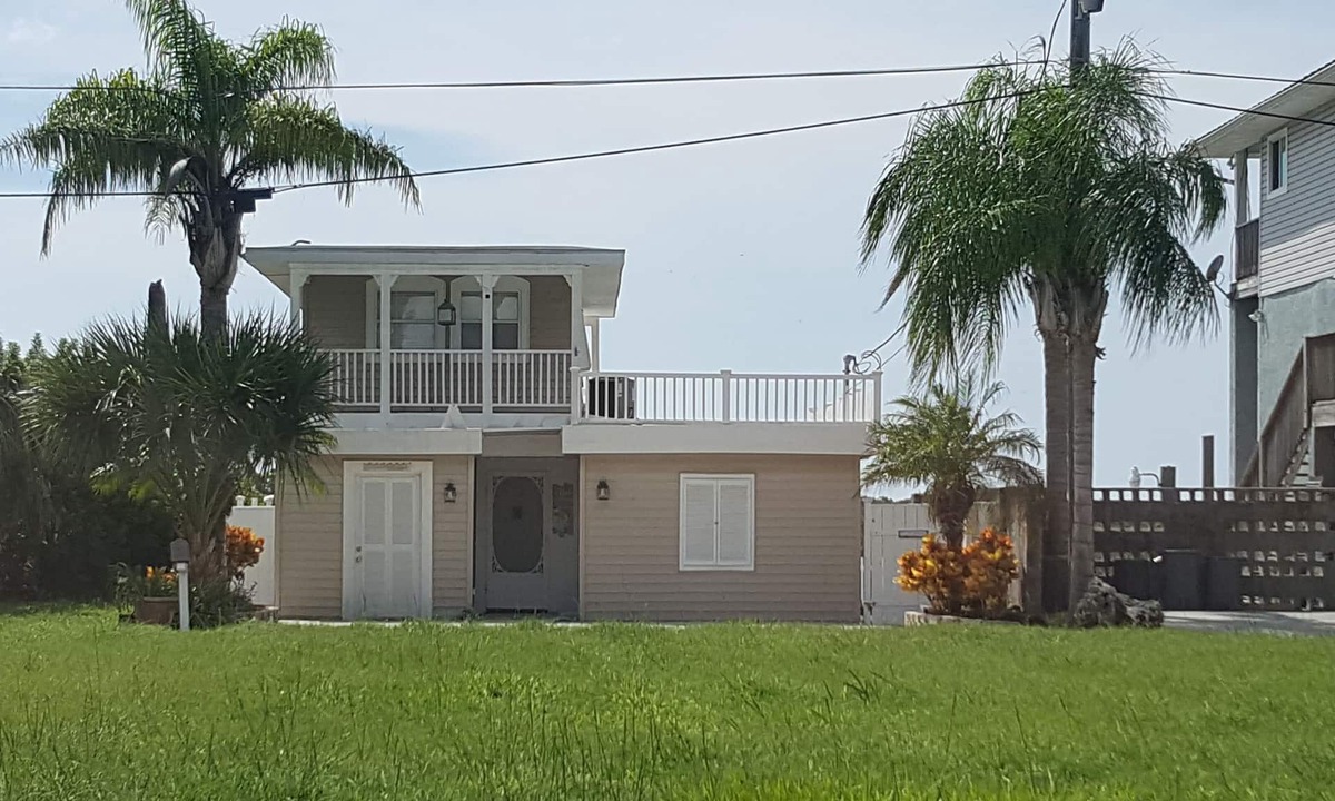 Hudson House | Paradise in Hudson with stunning gulf views. First class fishing and boating.