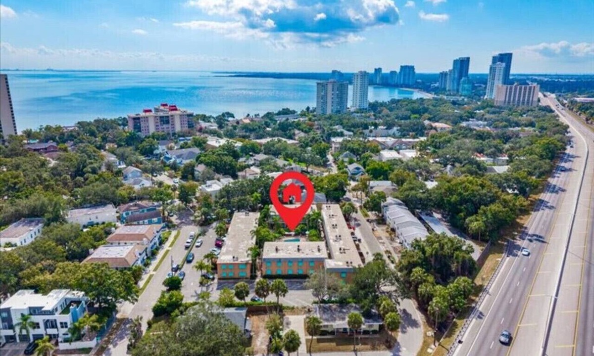 Bayshore Gardens Apartment | Parking - Pool - Bayshore Resort-Style 2BD