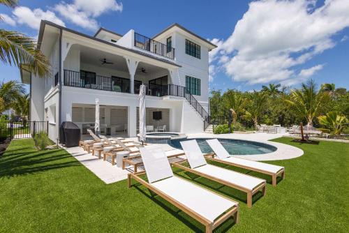 Key West House | Parking Pool Dock - Starboard House