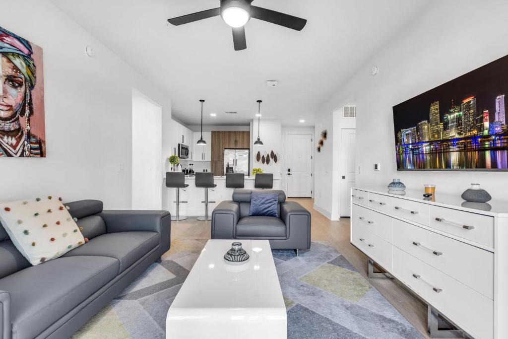 Ruskin Apartment | Peaceful 2BR by the Bay Pool and Coastal Vibes