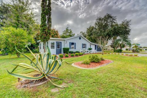 Del Mar House | Peaceful Lady Lake Home w/Screened-In Porch!