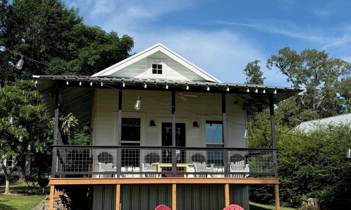Ore City Cottage | Peaceful Lakeside Escape - Sunrise Views - Lake O’ the Pines