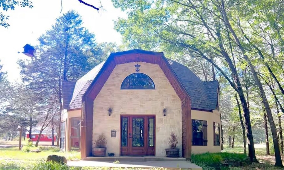 Albany House | Peaceful Pond Cottage