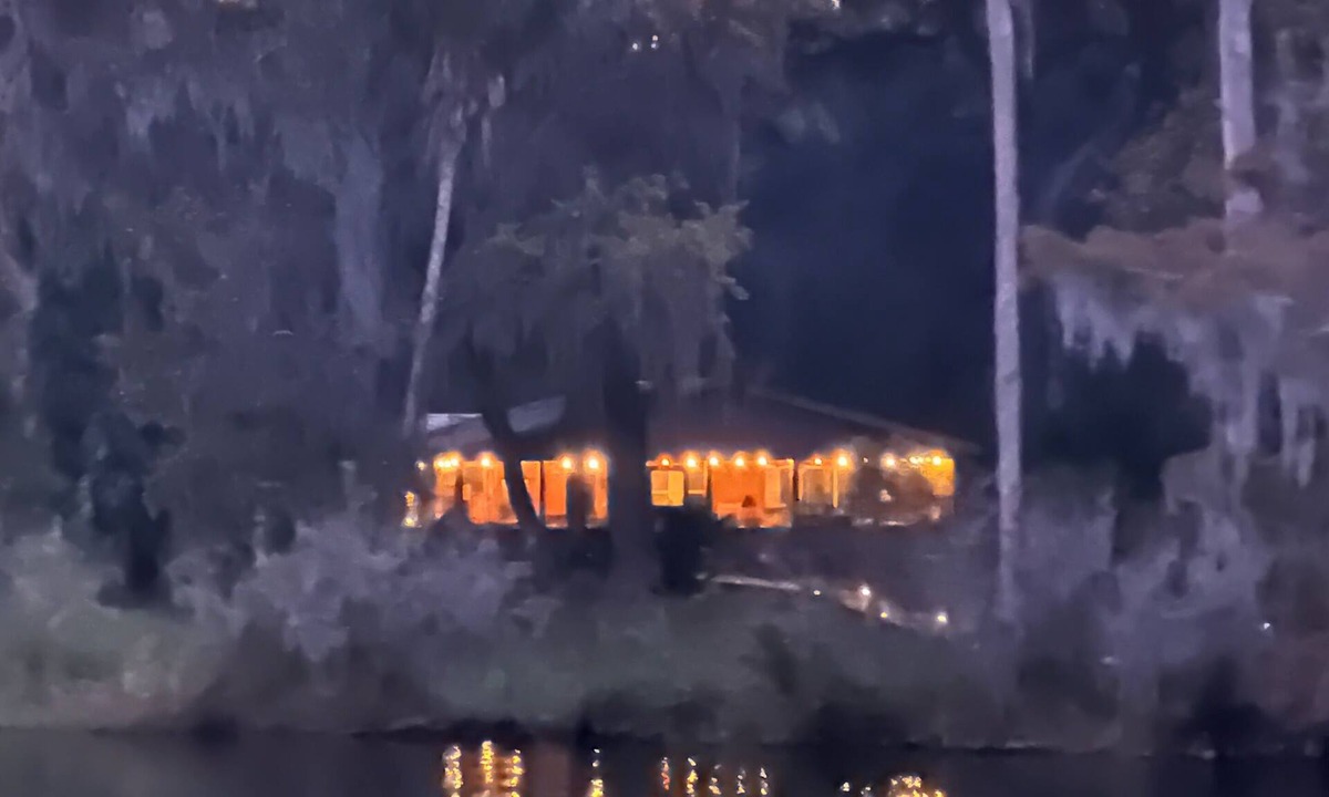 Georgetown Cabin | Peaceful, rustic island cabin on Lake George near Silver Glen and Salt Springs.