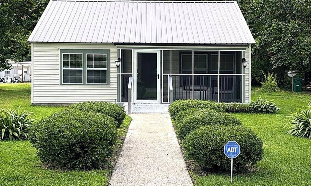 Cordele House | Peaceful three‑bedroom home with modern comfort, privacy, and heartfelt warmth.