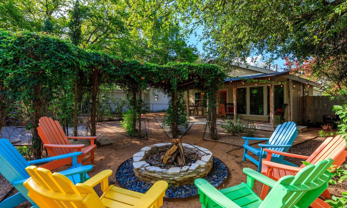 Fredericksburg House | Peach Orchard Haus: 4 Blocks From Main St. | Outside Fire Pit | Deck | King Beds