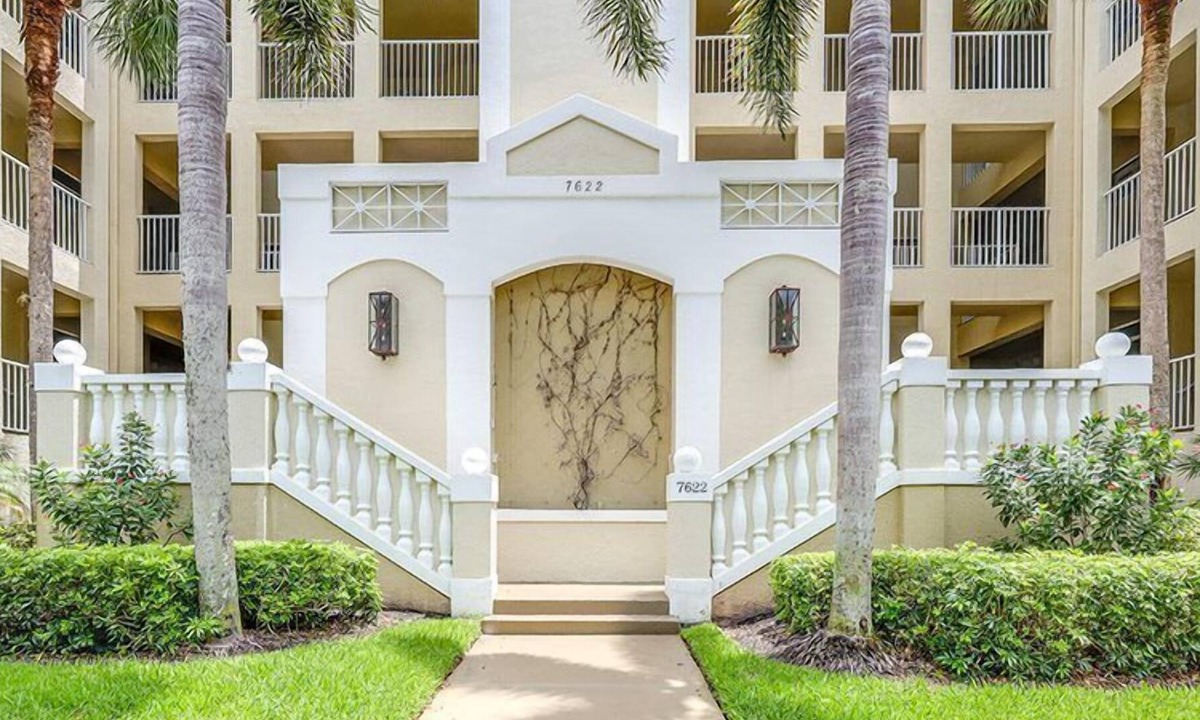 Pelican Bay Condo | Pebble Creek in Pelican Bay