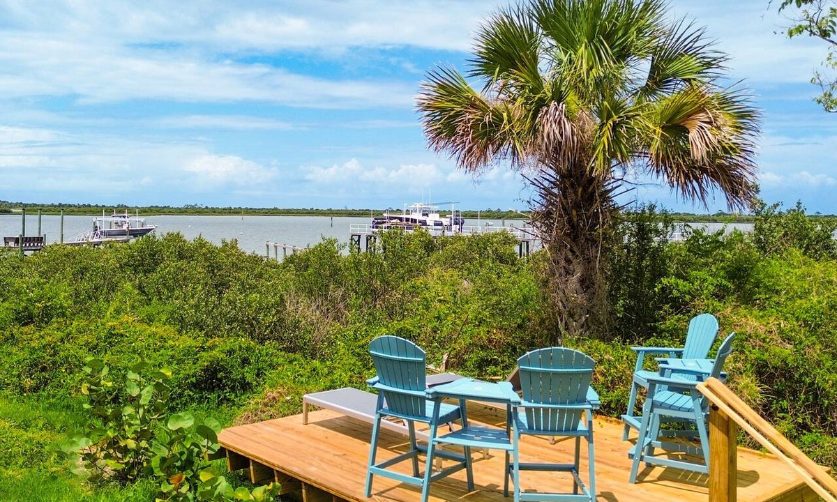 St. Augustine Cottage | Pelican's Perch Cottage - New & Modern In Perfect Location w/Waterfront Deck