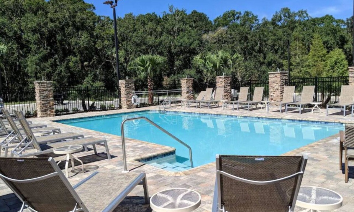 Wesley Chapel Hotel | Perfect for Groups! 2 Units w/Free Breakfast and Parking, Outdoor Pool!