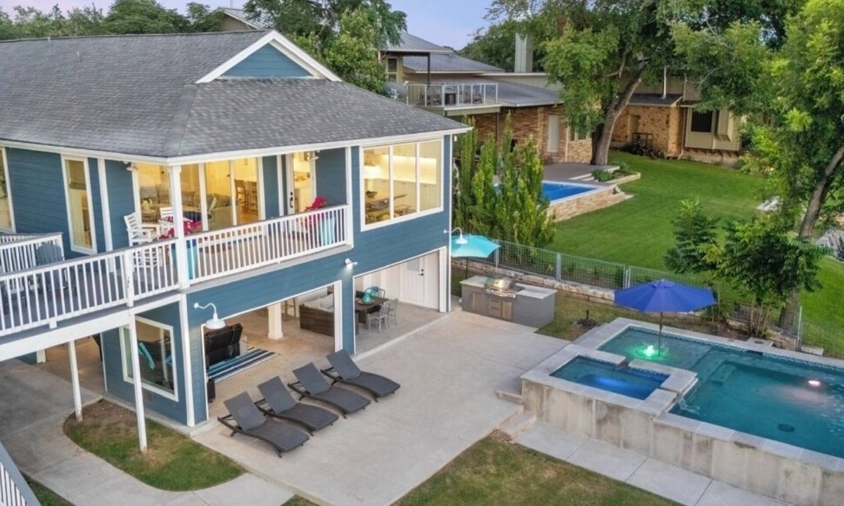 Kingsland House | Perfect Lakehouse,open water, sunset,NEW POOL,HOT TUB & Bocce ball court.