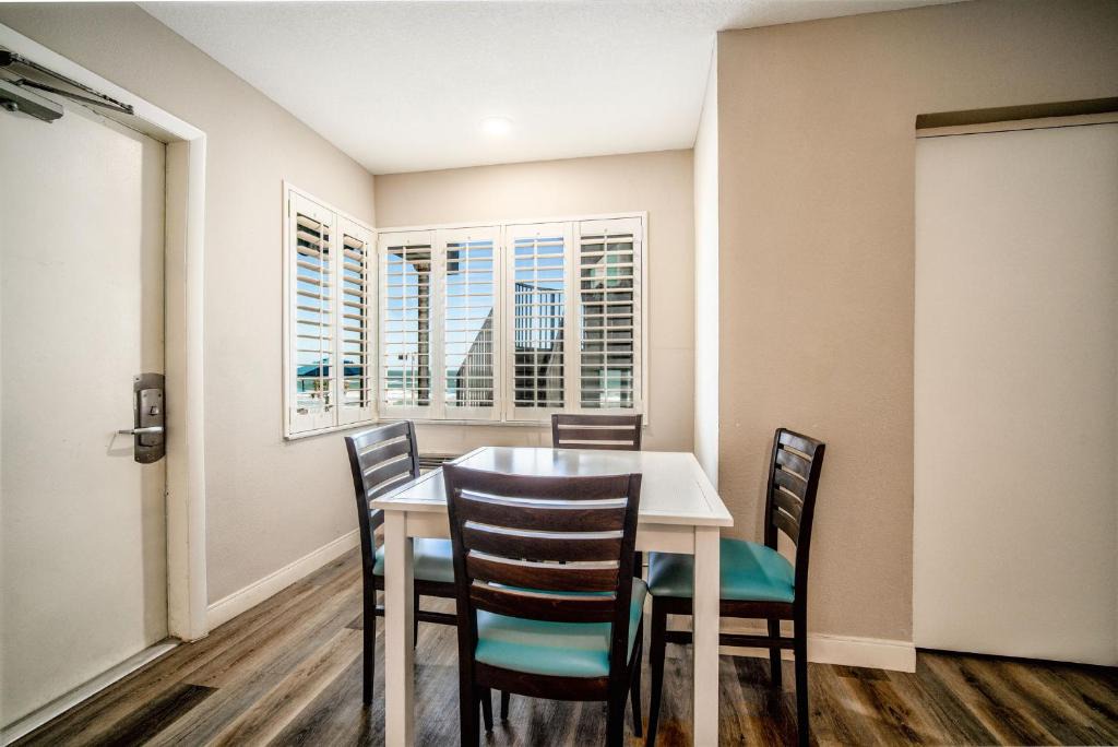 Melinda Cook Hotel | Perry's Ocean-Edge Resort