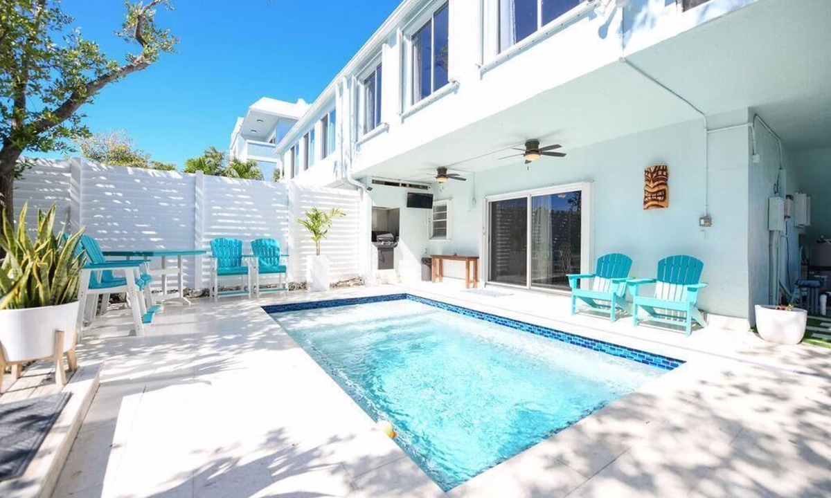 Venetian Shores House | Pet Friendly 3 Bedroom in Venetian Shores Sleeps 6