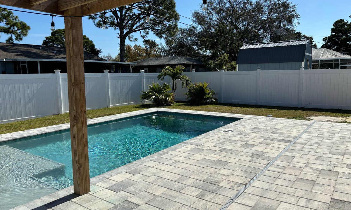 South Venice House | 🏝️PET FRIENDLY 3-bedroom house, minutes from Beach,Heated Pool