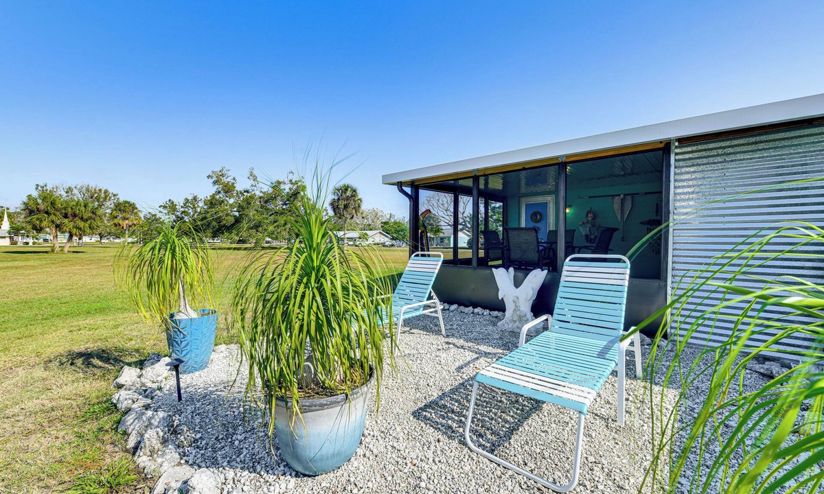 Whitney Beach Cottage | Pet-friendly Bradenton Home 1.5 Mi to Cortez Beach