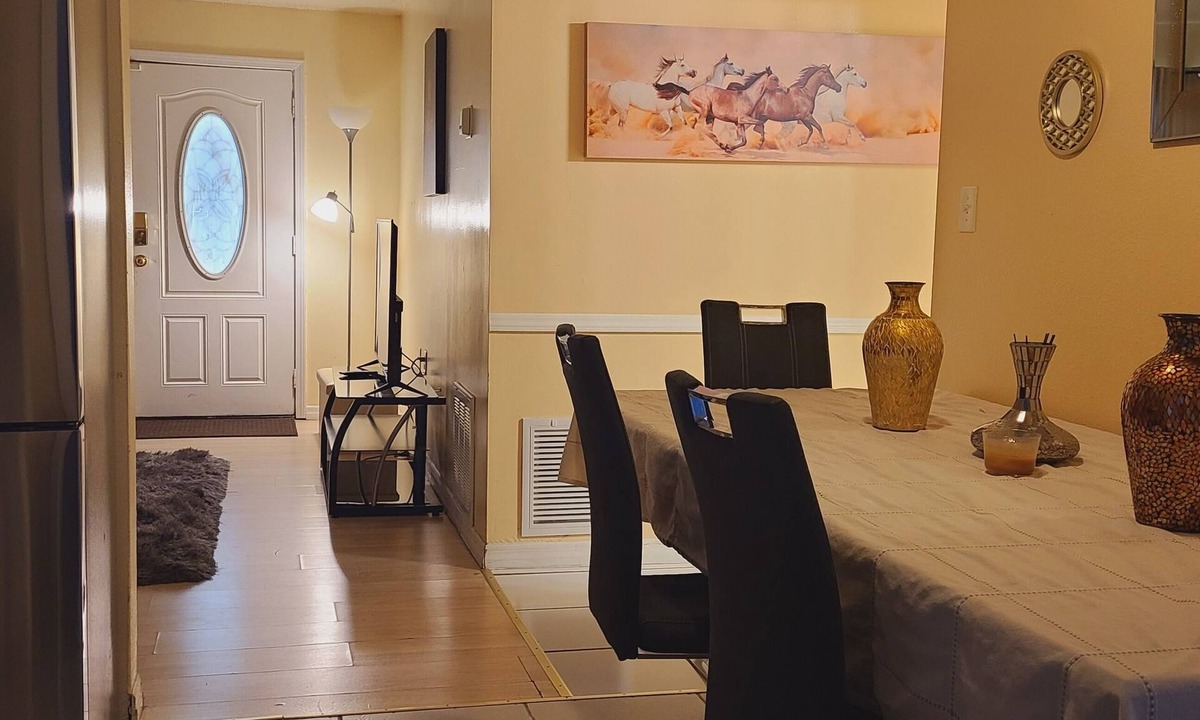 Malibu Groves House | PET FRIENDLY & CLOSE TO CAMPING/DOWNTOWN ORLANDO