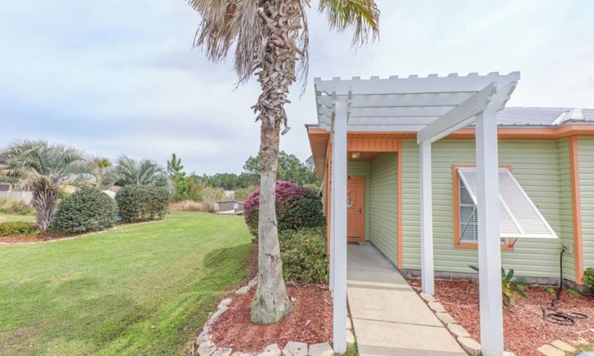 Orange Beach Villa | Pet Friendly - Close to Beach - The Wharf - Sports