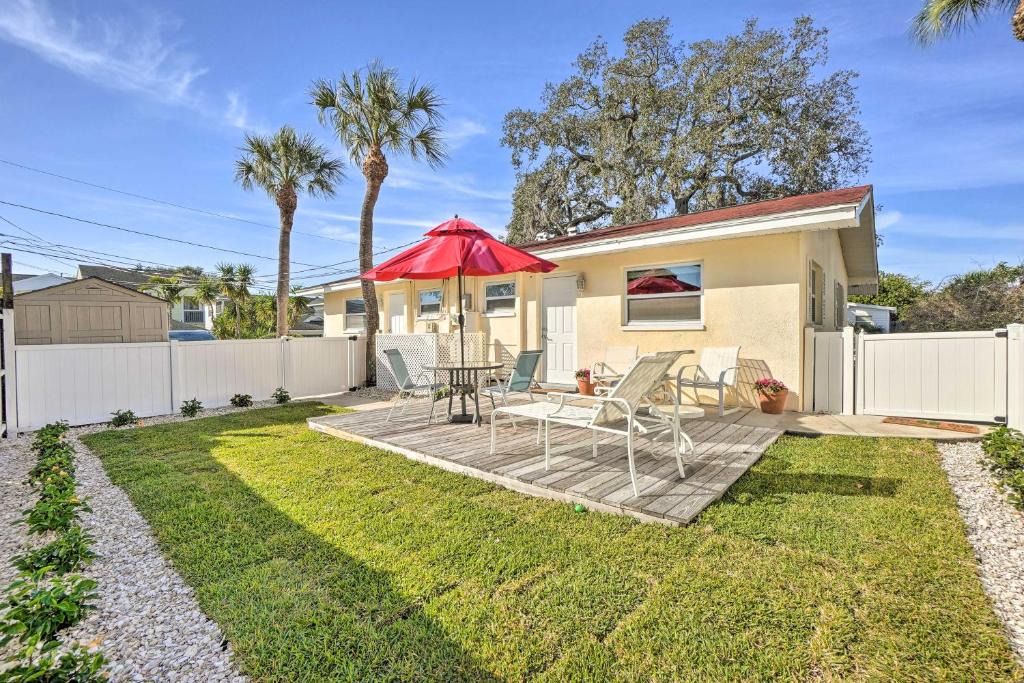 Downtown Dunedin House | Pet-Friendly Dunedin Townhome w/Private Yard