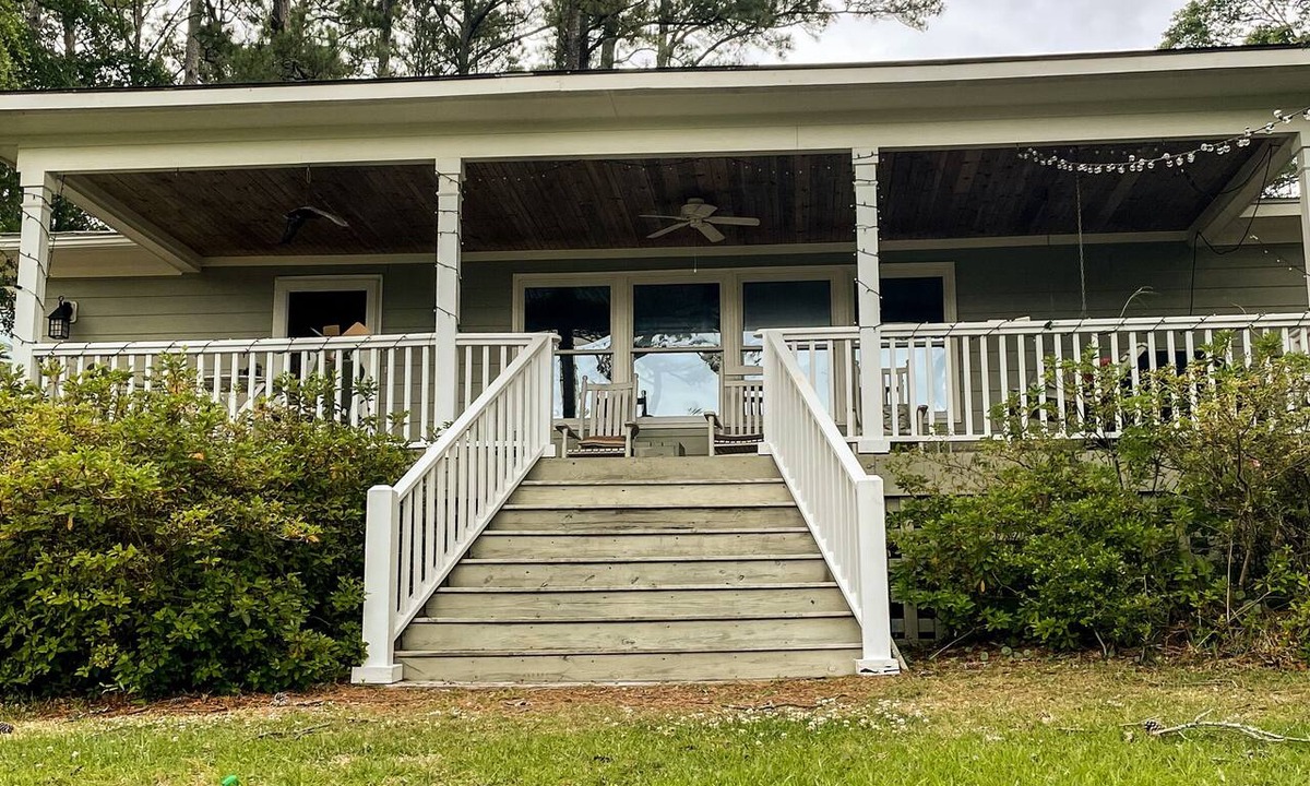 Shallotte House | Pet-friendly easy access 3 bedroom retreat with fantastic Shallotte River views