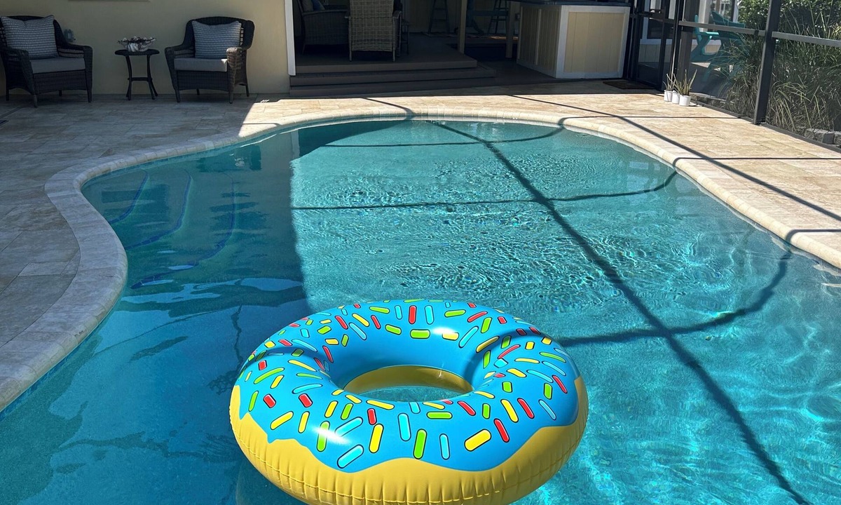 Tarpon Springs House | Pet-Friendly luxe pool home with private dock.