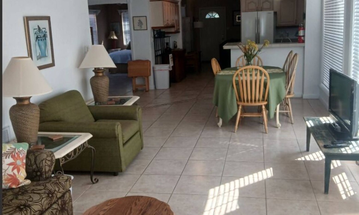 North East Park House | Pet Friendly Luxury St Petersburg Home monthly rental or less