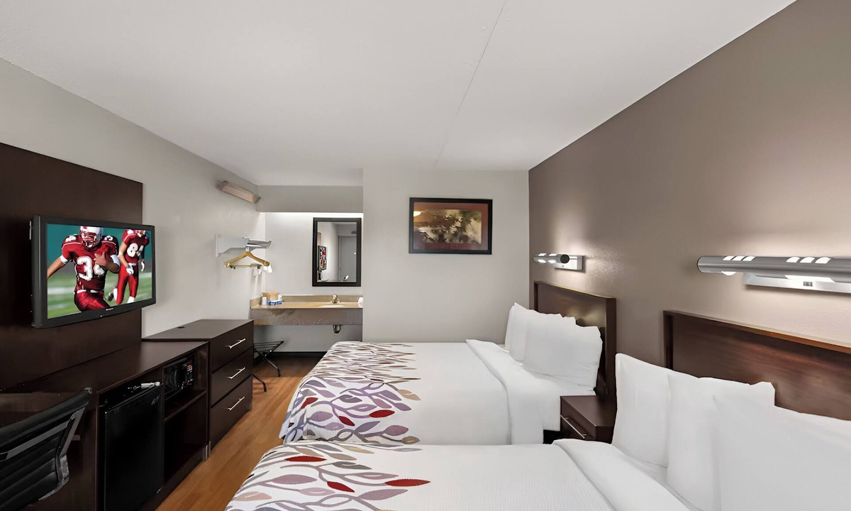 Irving Hotel | Pet-Friendly Rooms w/Free Shuttle Near Dining, Lake Activities | 2 Units