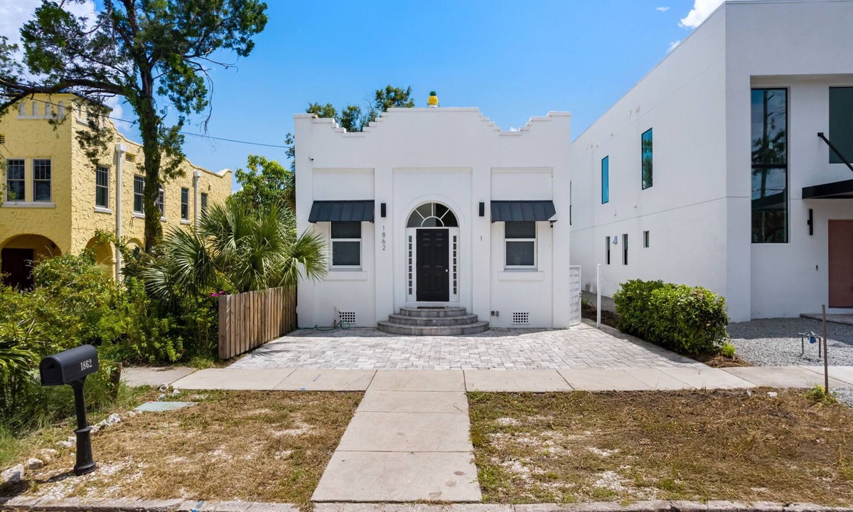 Gillespie Park Apartment | Pineapple Paradise - 2 Units - 13 min to Beach