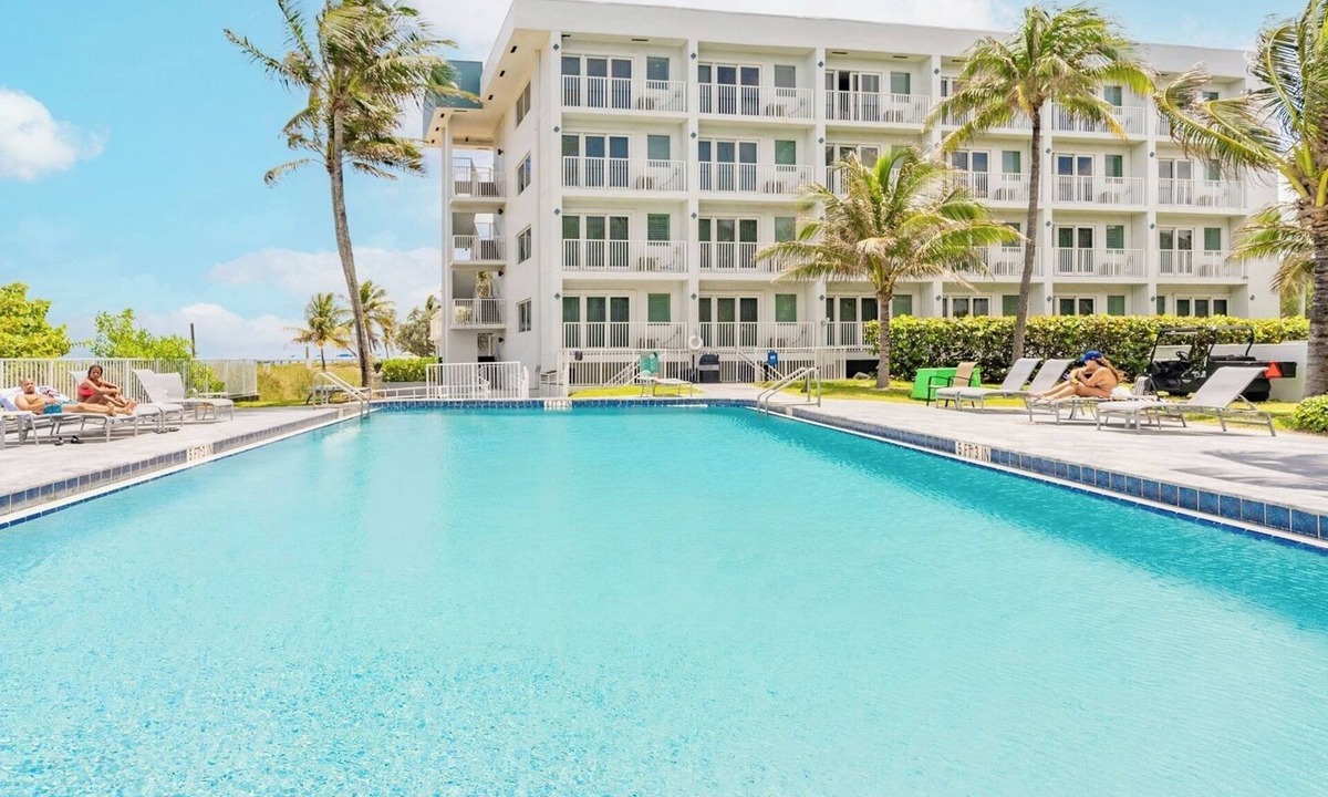 Pompano Beach Resort | Pompano Beach | Island Vibe Retreat | Pool + Beach | 2BR
