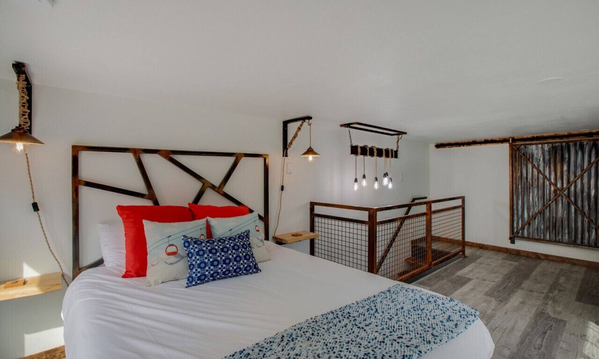 Florissant Apartment | Ponderosa Mtn. Suite - Hiking, Rustic Charm, Ski Central