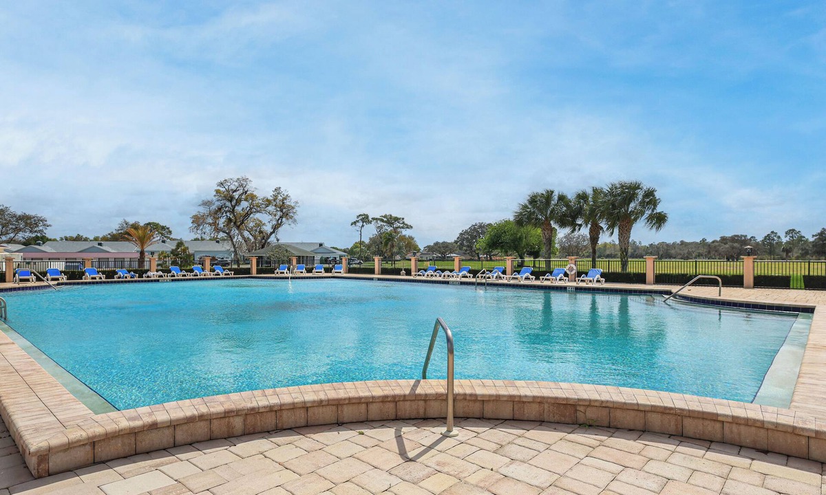 Sebring Condo | Pool Access + Course View: Golf Getaway in Sebring
