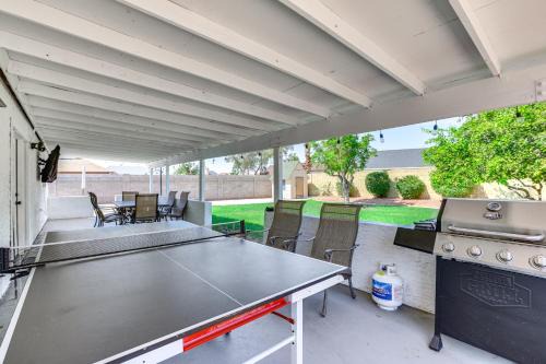 Overland Trail House | Pool, Basketball + BBQ! Glendale Group Getaway
