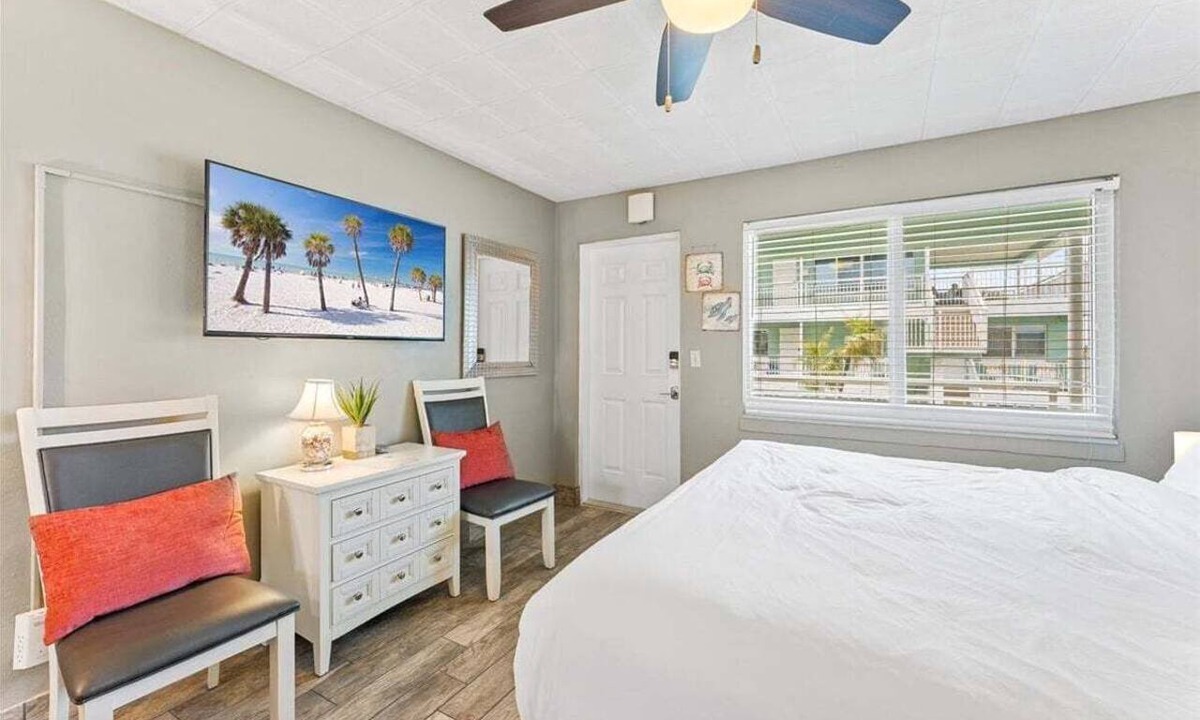 Treasure Island Condo | 🌴 Pool-facing Studio @ Tropic Terrace | Heated Pool Direct Beach Access ➠ TT55