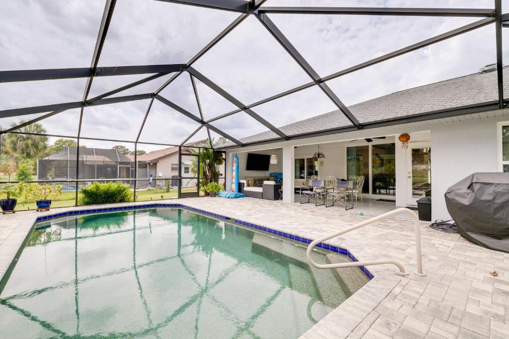Spring Hill House | Pool, Grill & Golf Course Views: Spring Hill Stay!