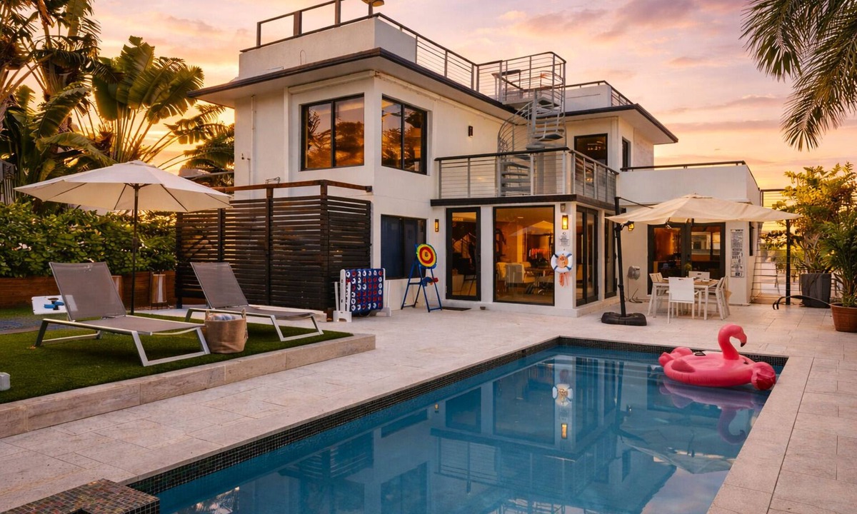 Birch Park Finger Streets House | Pool + Hot Tub | 5 Min Walk to Beach | Birch Park | Soleil Modern