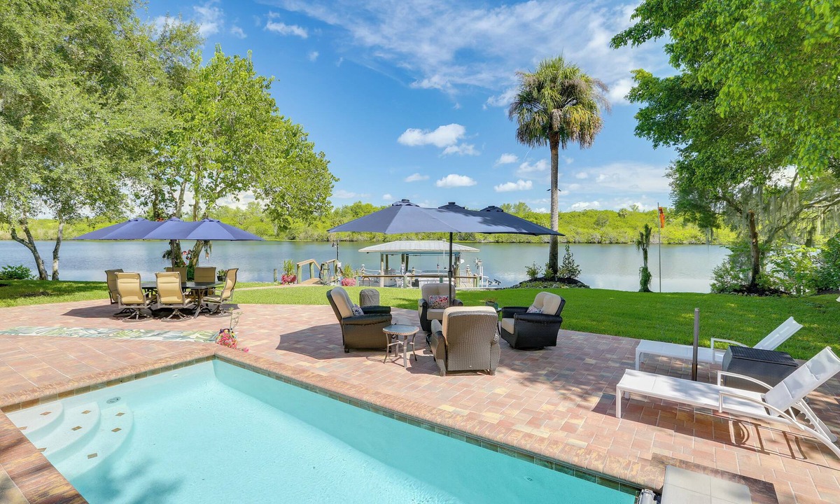 LaBelle Apartment | Pool & Hot Tub Access: Riverfront Florida Studio
