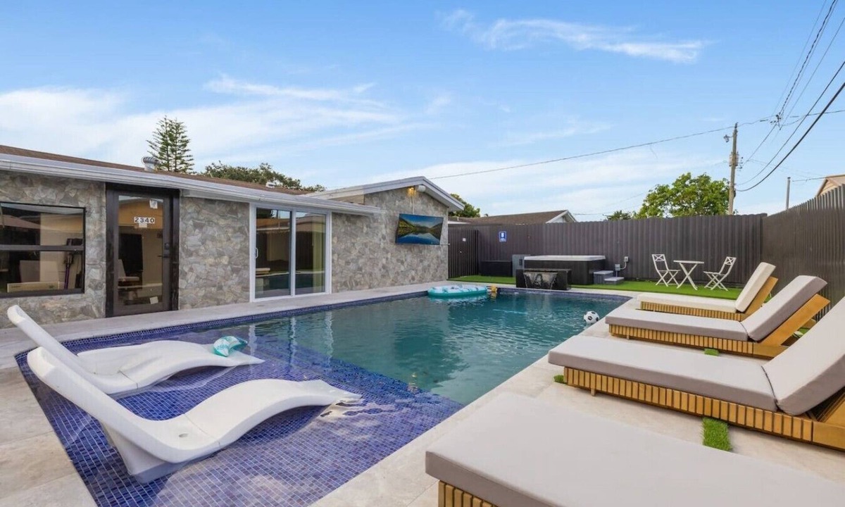 West Hollywood House | Pool + Hot Tub | Outdoor Kitchen | Hollywood FL