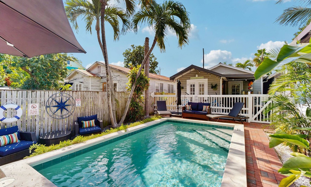 Old Town House | Pool, Pet-friendly, Bicycles and 5 min walk to Beach