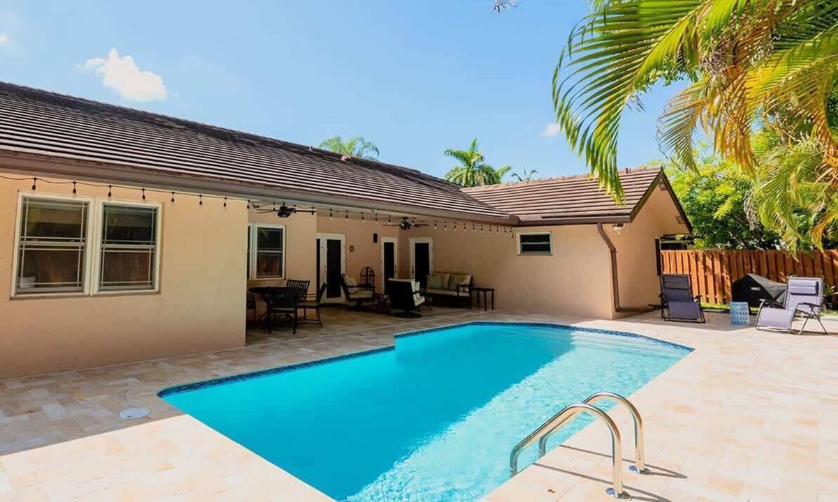 Country Walk House | ‼️Poolside Miami Paradise w/BBQ + Outdoor Lounge