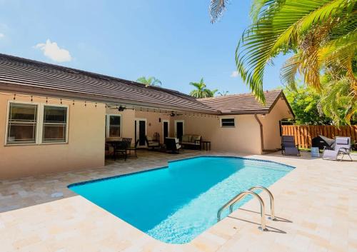 Country Walk House | Poolside Miami Paradise with BBQ & Outdoor Lounge