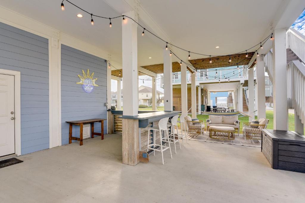 Galveston House | Popular Sea Isle Neighborhood, Walk to the Beach