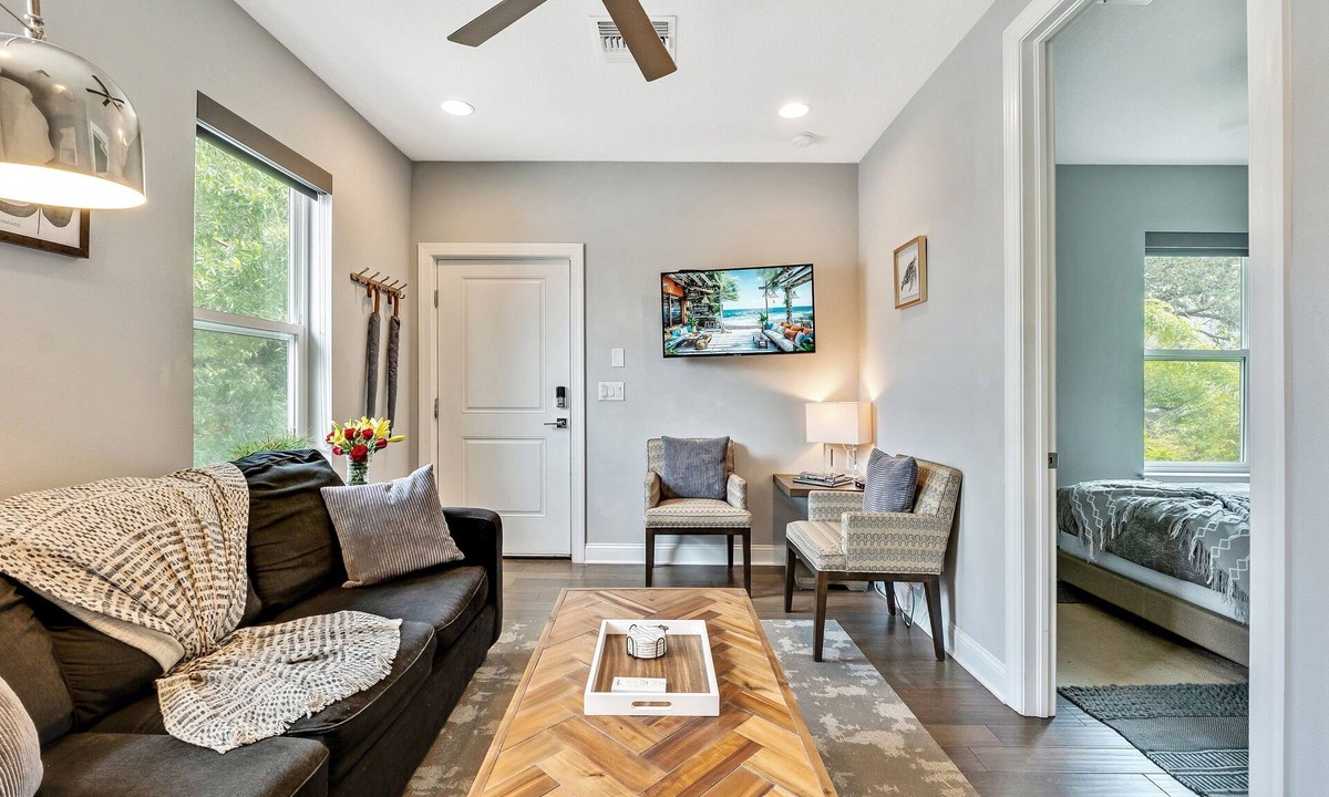 SoHo House | Prime Luxury: New Townhouse in Tampa's Best Spot!