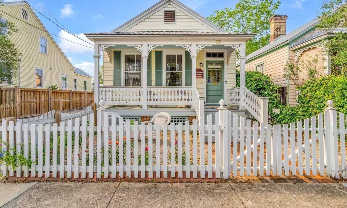 Downtown House | Private 1880s Downtown Cottage Walk Everywhere!