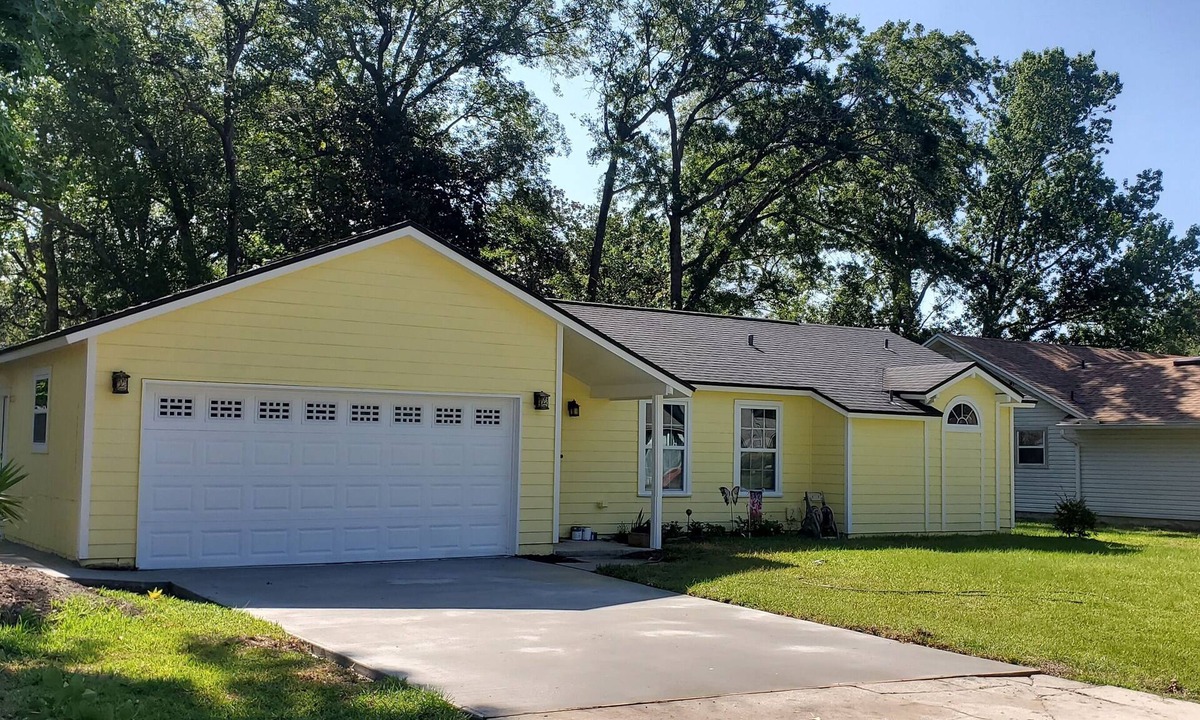 Fleming Island Apartment | Private attached apartment 1 bed 1bath, kitchenette, liv room, private laundry.