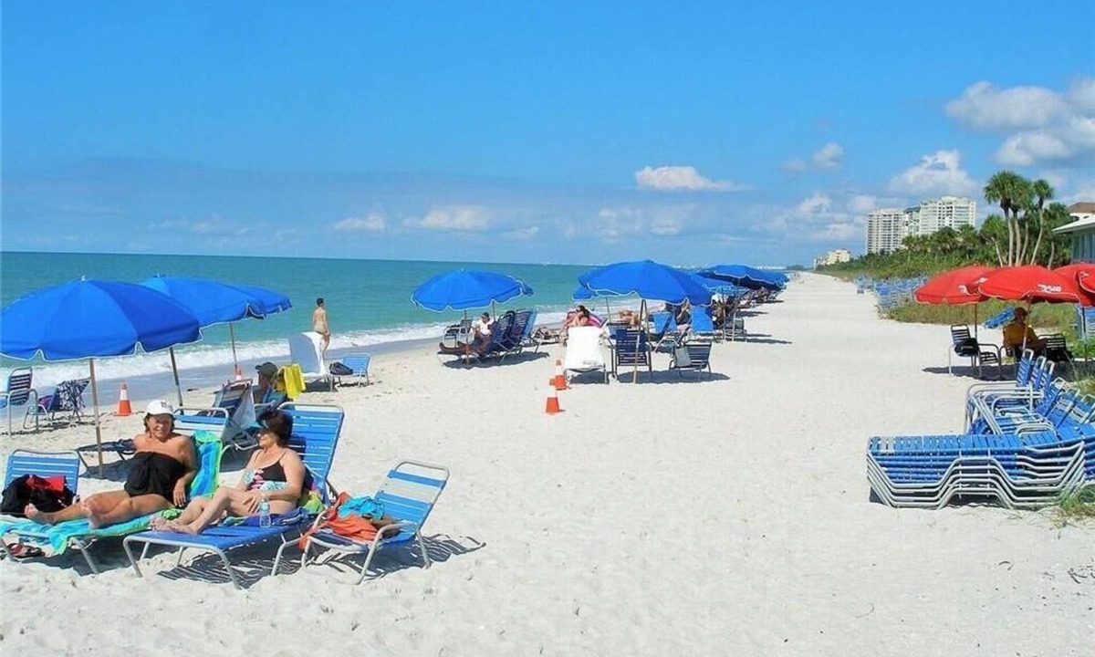 Pelican Bay Condo | Private beach on the Gulf of Mexico -Resort style pool -5 star restaurants