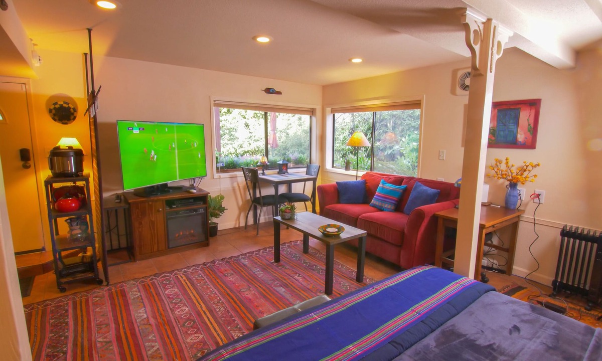 Edmonds House | Private Edmonds Studio Apartment
