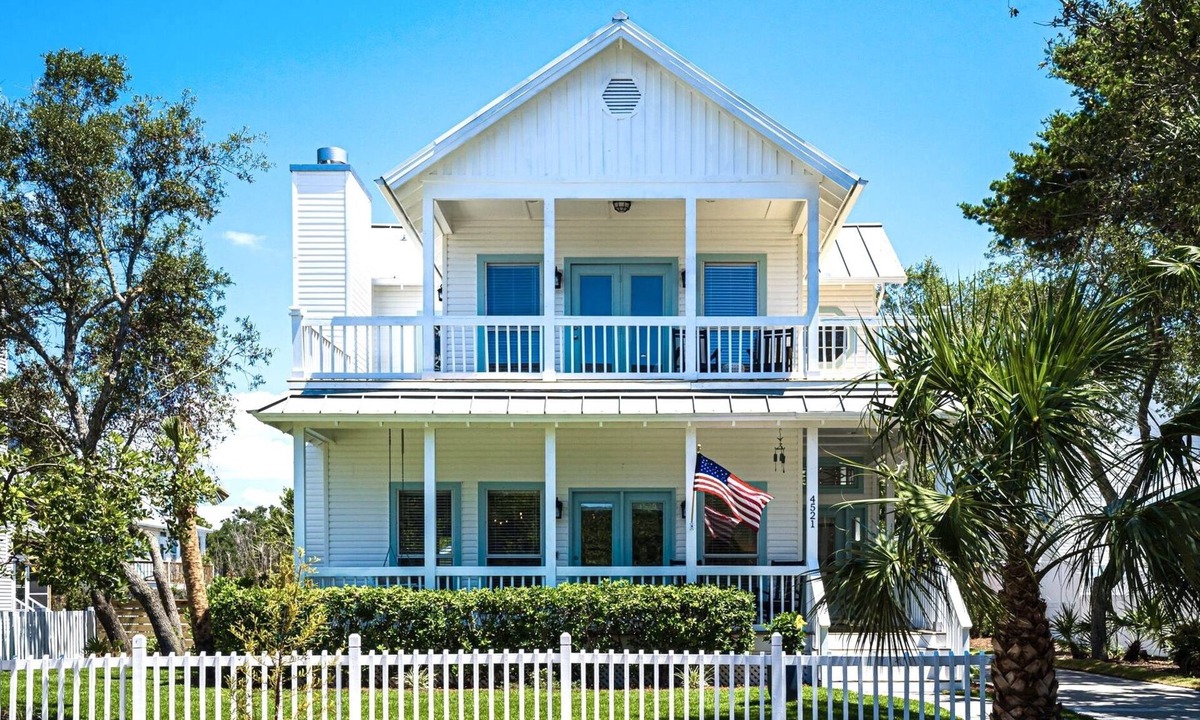 Crystal Beach House | Private Heated Pool - 3 Min Walk to Beach - Golf Cart - Beach Chair Service