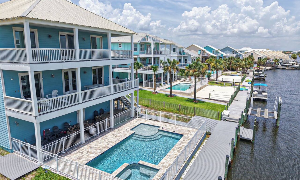 Perdido Key Coves One House | PRIVATE HEATED POOL & SPA, PRIVATE BEACH, VOLLEYBALL & PICKLEBALL. BOAT DOCK